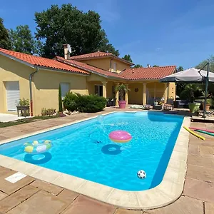 Couette-café Dans Avec Piscine, Gleizé